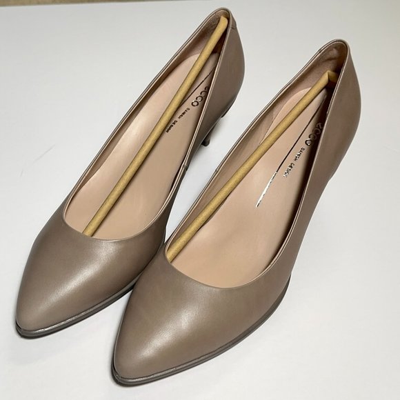 ECCO Women's Pump Size 10-10.5, 41EU. Beige Shape 45 Pointy Sleek New - Picture 1 of 12